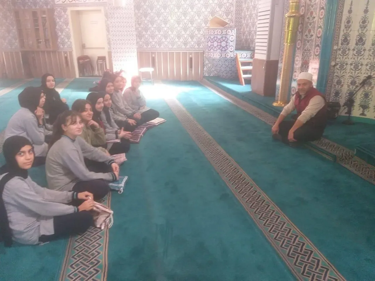 Bursa Osmangazi'de ÇEDES Projesi Kapsamında Öğrencilere Cami Buluşması Bursa Osmangazi'de ÇEDES Projesi Kapsamında Öğrencilere Cami Buluşması