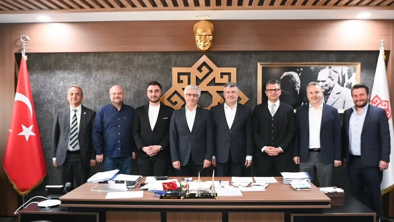 Balıkesirspor Başkanı Volkan Altınöz, Karesi Belediye Başkanı Mesut Akbıyık'ı Ziyaret Etti Balıkesirspor Başkanı Volkan Altınöz, Karesi Belediye Başkanı Mesut Akbıyık'ı Ziyaret Etti