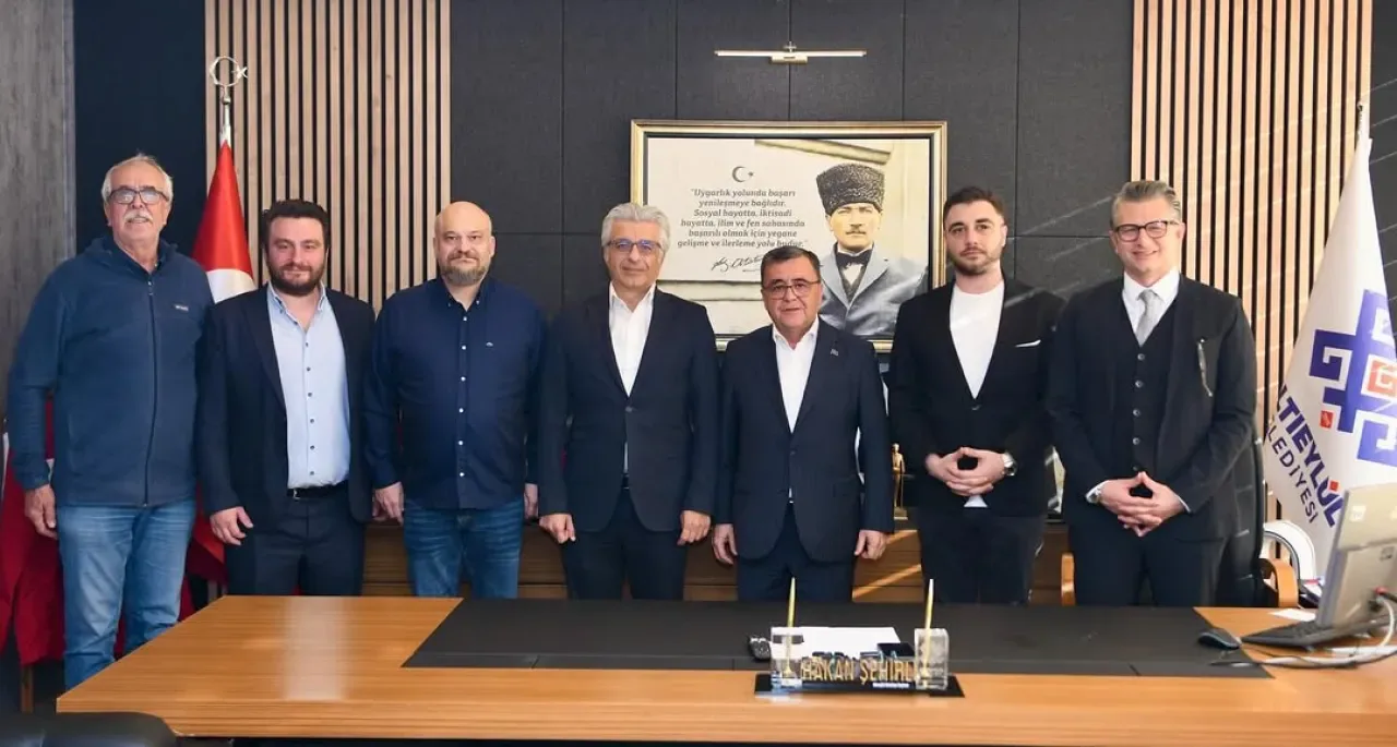 Balıkesirspor Yönetimi, Altıeylül Belediye Başkanı'nı Ziyaret Etti Balıkesirspor Yönetimi, Altıeylül Belediye Başkanı'nı Ziyaret Etti