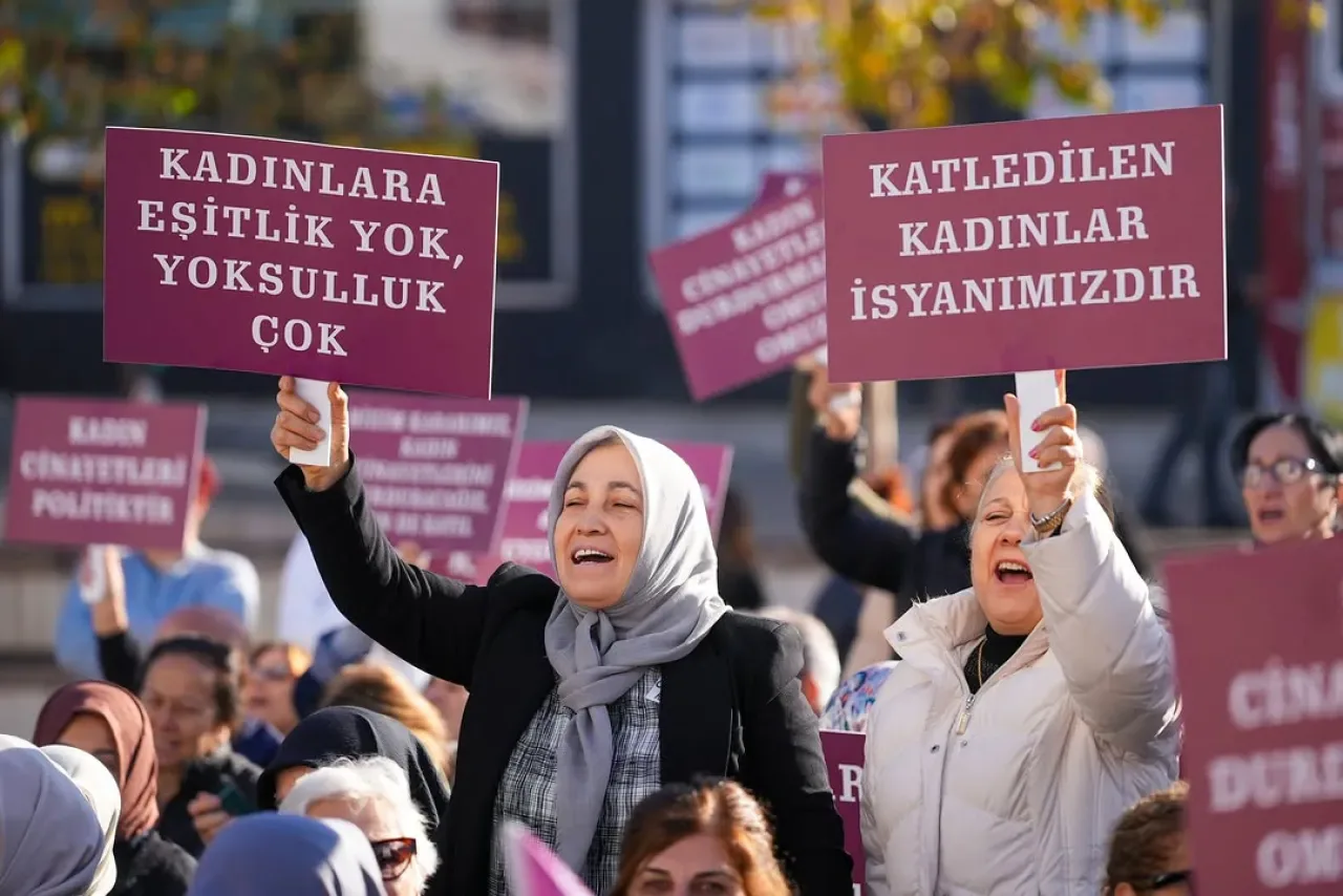 Maltepe Belediyesi, 25 Kasım'da Kadına Yönelik Şiddetle Mücadele Kararlılığını Yineledi Maltepe Belediyesi, 25 Kasım'da Kadına Yönelik Şiddetle Mücadele Kararlılığını Yineledi