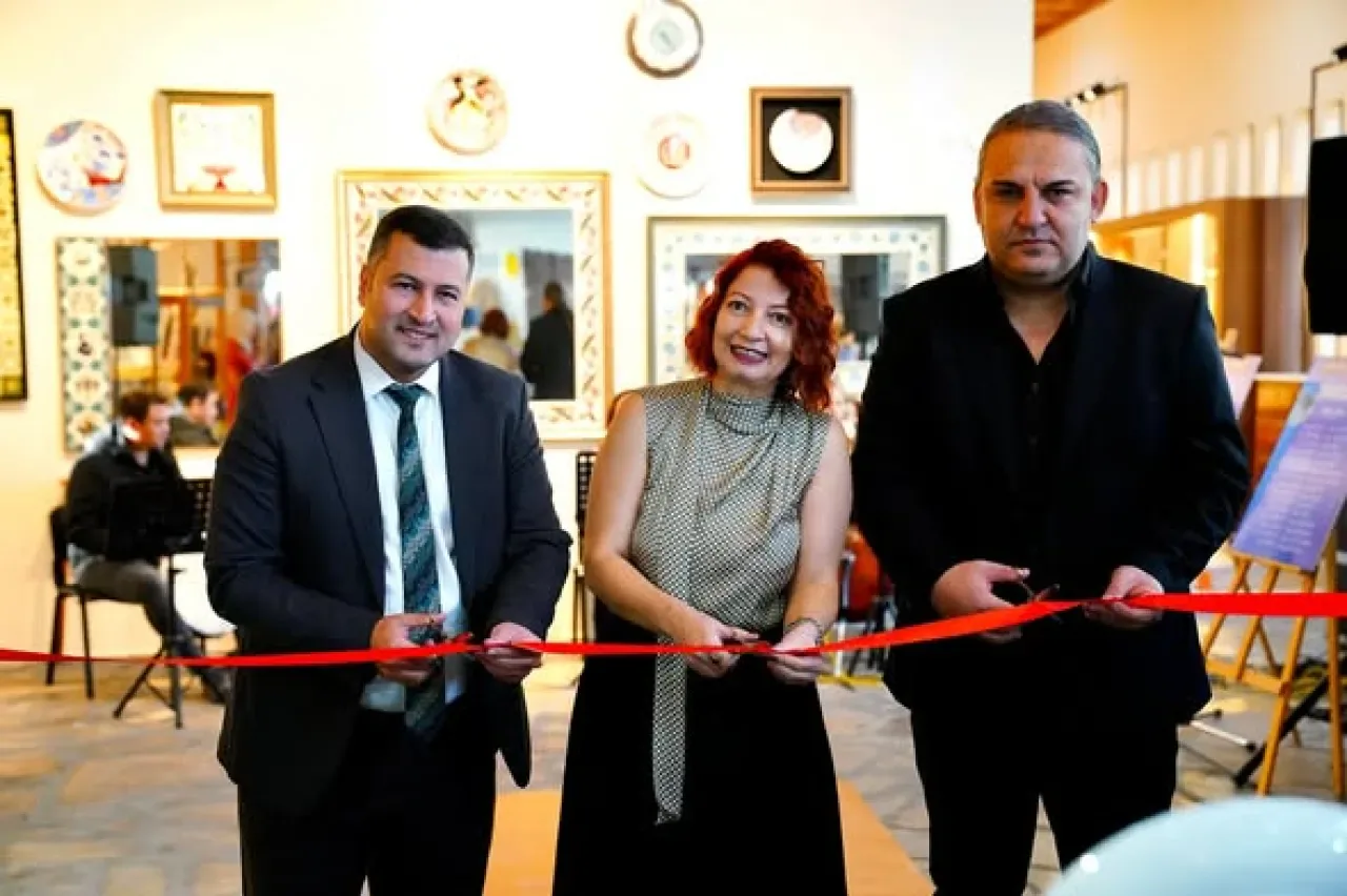 Tire'de Geleneksel Çini Sanatı Kent Müzesi'nde Sergilenmeye Başladı Tire'de Geleneksel Çini Sanatı Kent Müzesi'nde Sergilenmeye Başladı