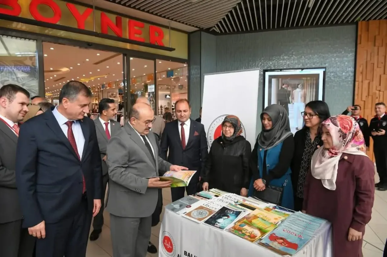 Balıkesir'de Kadına Yönelik Şiddetle Mücadele İçin "Biz Varız" Farkındalığı Balıkesir'de Kadına Yönelik Şiddetle Mücadele İçin "Biz Varız" Farkındalığı