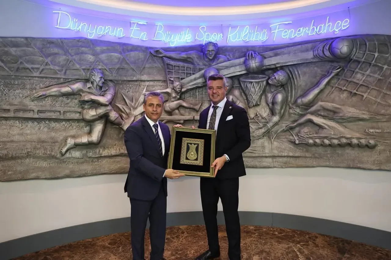 Kadıköy Kaymakamı Pamuk, Fenerbahçe Başkanı Saran'ı Ziyaret Etti Kadıköy Kaymakamı Pamuk, Fenerbahçe Başkanı Saran'ı Ziyaret Etti