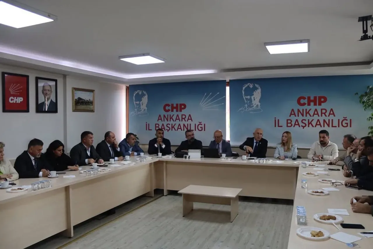 CHP Yenimahalle'de Kurultay Öncesi İstişare Toplantısı Gerçekleştirildi CHP Yenimahalle'de Kurultay Öncesi İstişare Toplantısı Gerçekleştirildi