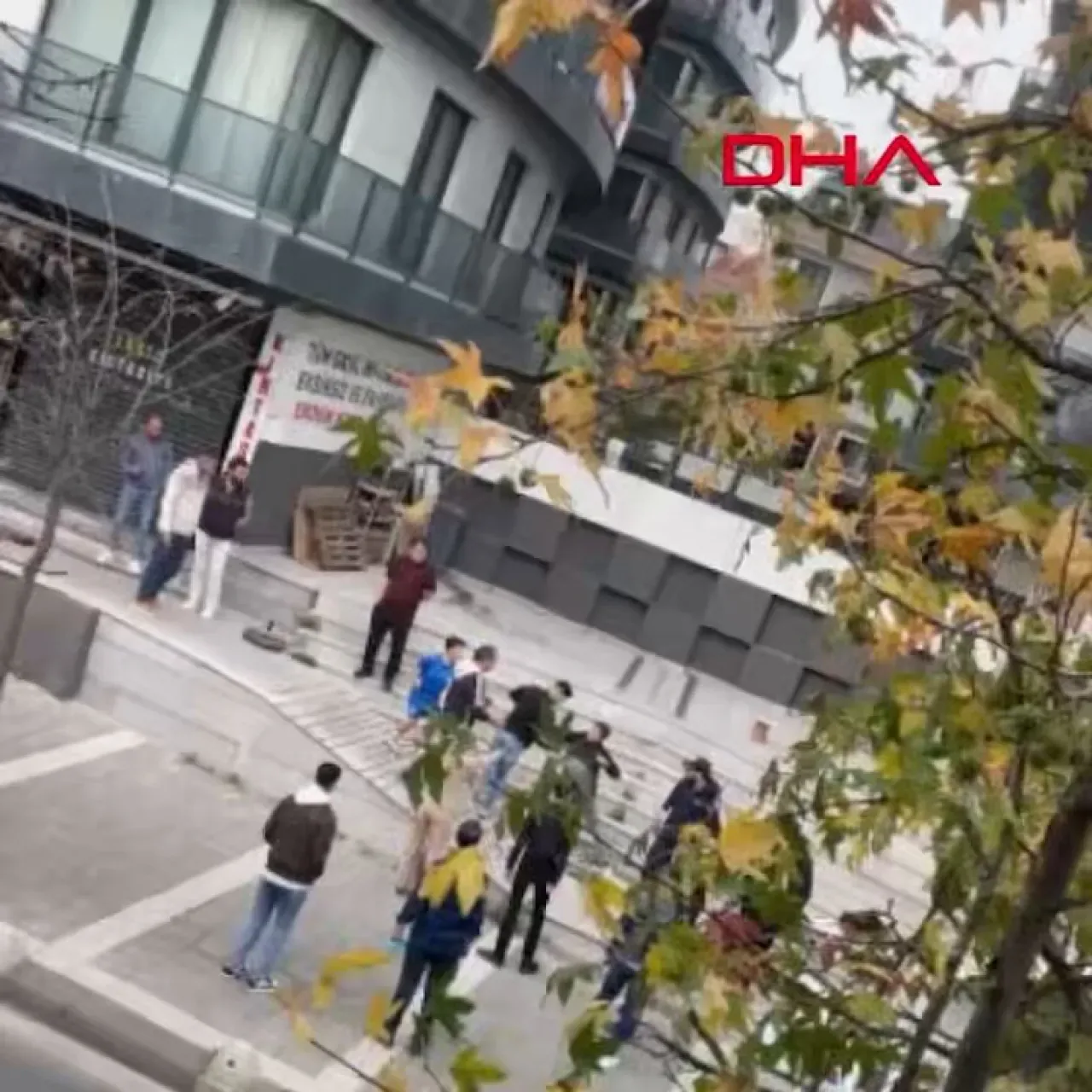 İstanbul'da Kız Kardeşini Savunan 16 Yaşındaki Genç Bıçaklı Saldırıda İstanbul'da Kız Kardeşini Savunan 16 Yaşındaki Genç Bıçaklı Saldırıda