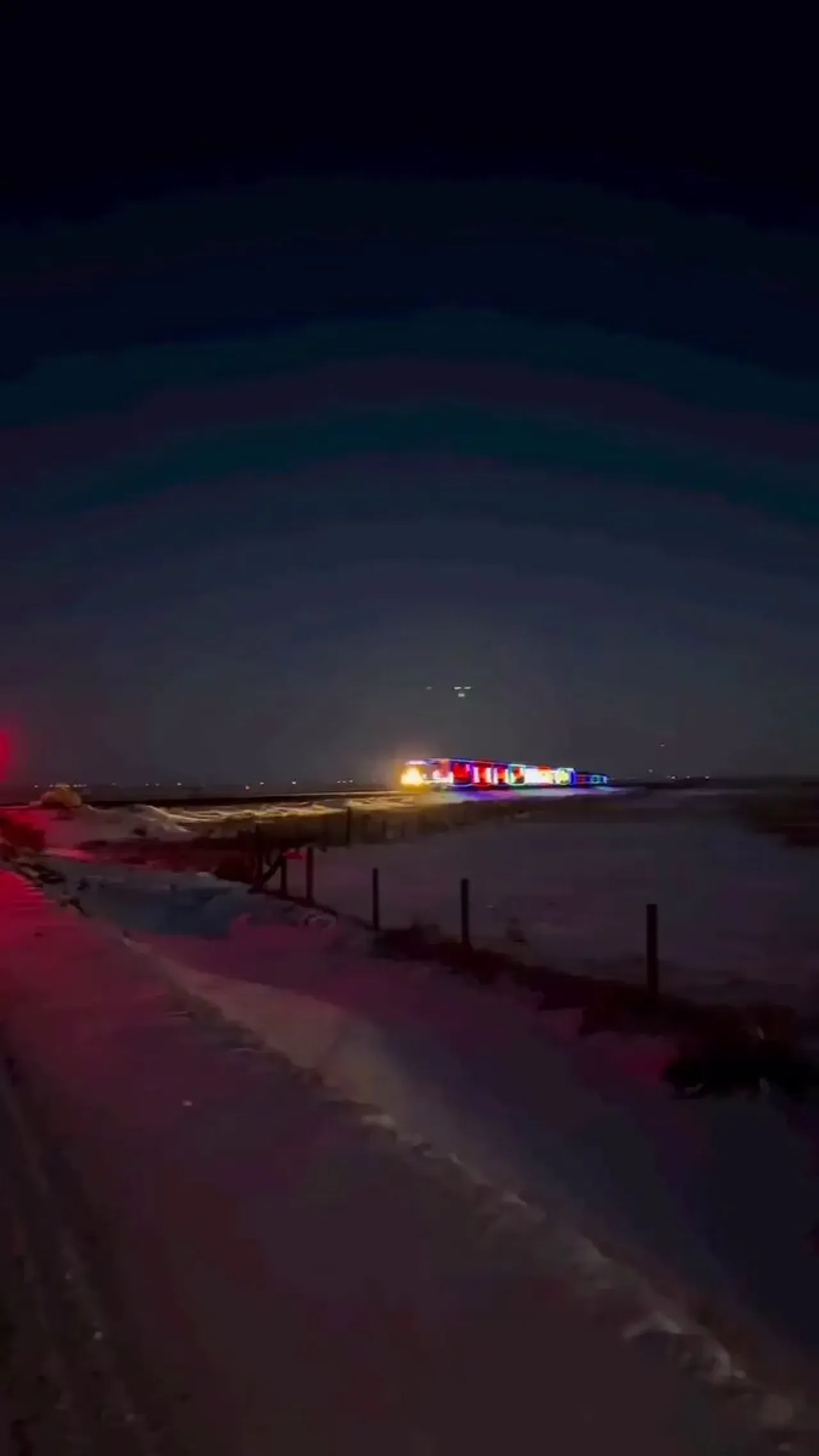 Kanada'nın Geleneksel Noel Treni Yollara Düştü Kanada'nın Geleneksel Noel Treni Yollara Düştü