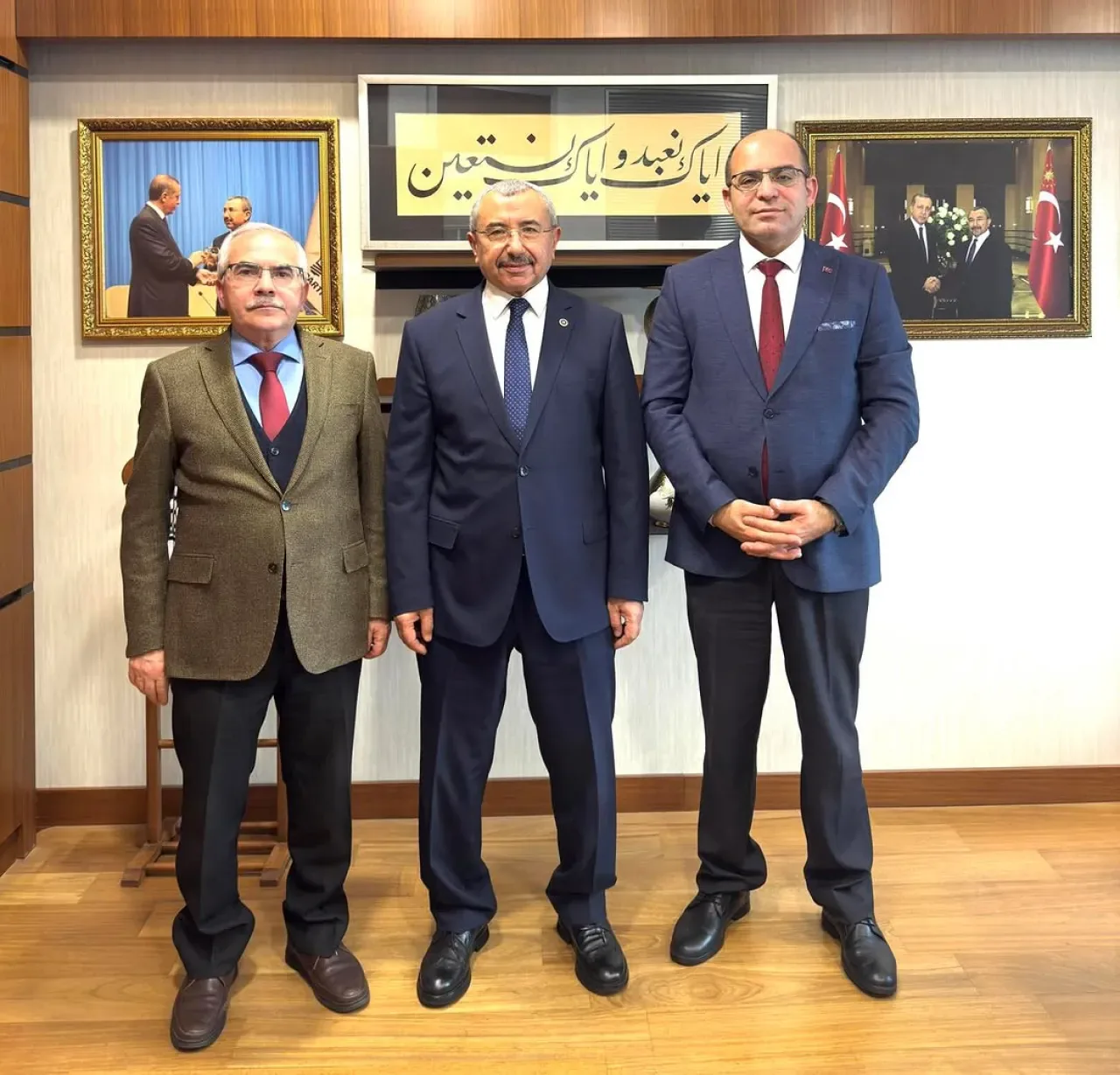 AK Parti İstanbul Milletvekili İsmail Erdem'den Ziyaretçilerine Teşekkür AK Parti İstanbul Milletvekili İsmail Erdem'den Ziyaretçilerine Teşekkür