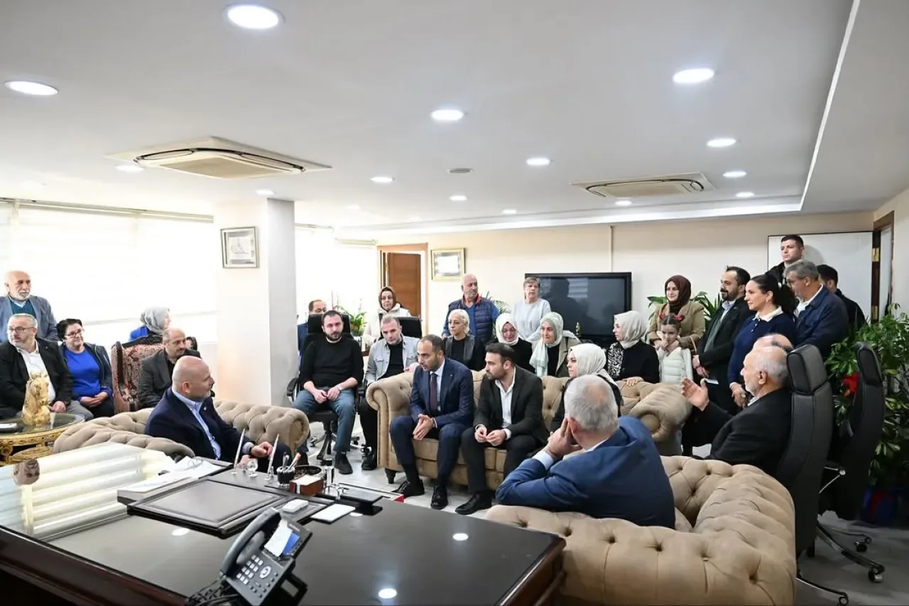AK Parti'li Soylu, Gaziosmanpaşa İlçe Başkanı Ergüneş'i Ziyaret Etti AK Parti'li Soylu, Gaziosmanpaşa İlçe Başkanı Ergüneş'i Ziyaret Etti