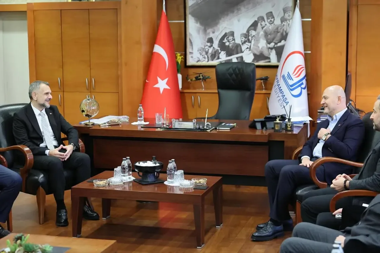 AK Parti'den Bayrampaşa Belediyesi'ne Ziyaret: Soylu'dan Yeni Başkan Vekiline Destek AK Parti'den Bayrampaşa Belediyesi'ne Ziyaret: Soylu'dan Yeni Başkan Vekiline Destek