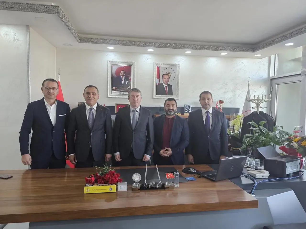 Sultangazi'de Öğretmenler Günü Ziyareti: AK Parti İlçe Başkanı Kamacı'dan Milli Eğitim Müdürlüğü'ne Anlamlı Ziyaret Sultangazi'de Öğretmenler Günü Ziyareti: AK Parti İlçe Başkanı Kamacı'dan Milli Eğitim Müdürlüğü'ne Anlamlı Ziyaret