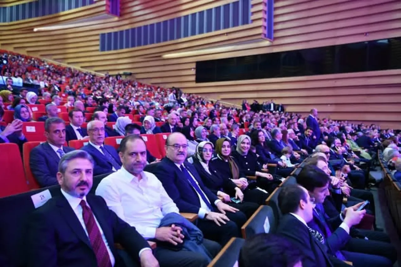 AK Parti Ankara Milletvekili Çam, Ankara Üniversitesi Rektörü Ünüvar'ın Çocuklarının Nikah Şahidi Oldu AK Parti Ankara Milletvekili Çam, Ankara Üniversitesi Rektörü Ünüvar'ın Çocuklarının Nikah Şahidi Oldu