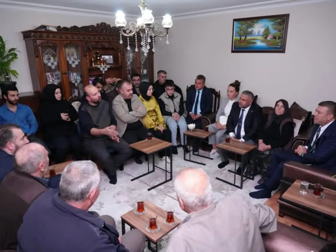 MHP Keçiören'de Vatandaş Ziyareti: Dertler Dinlendi, Bahçeli'nin Selamı İletildi MHP Keçiören'de Vatandaş Ziyareti: Dertler Dinlendi, Bahçeli'nin Selamı İletildi