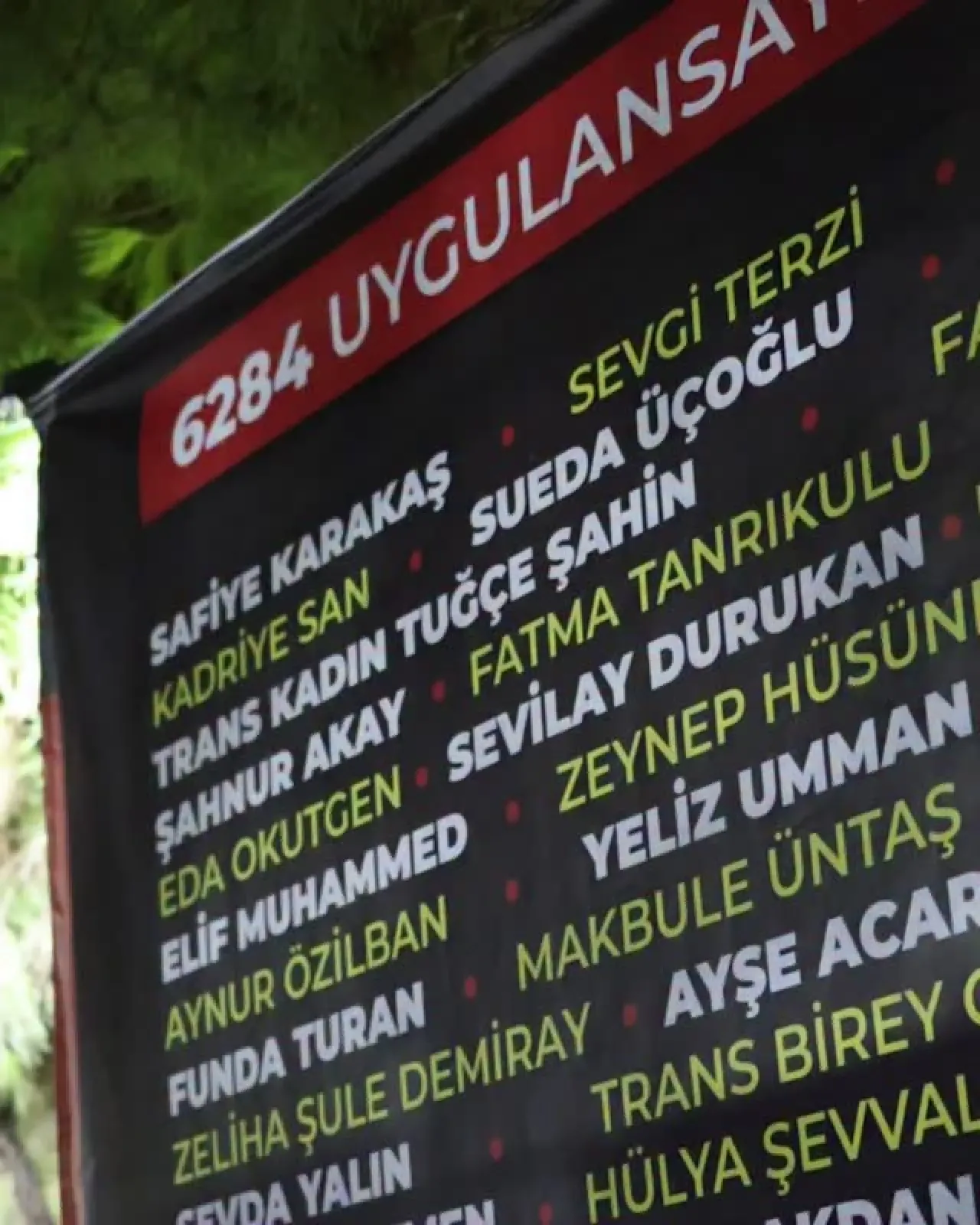 Karabağlar Belediyesi'nden "Susmuyoruz, Korkmuyoruz, İtaat Etmiyoruz" Mesajı Karabağlar Belediyesi'nden "Susmuyoruz, Korkmuyoruz, İtaat Etmiyoruz" Mesajı