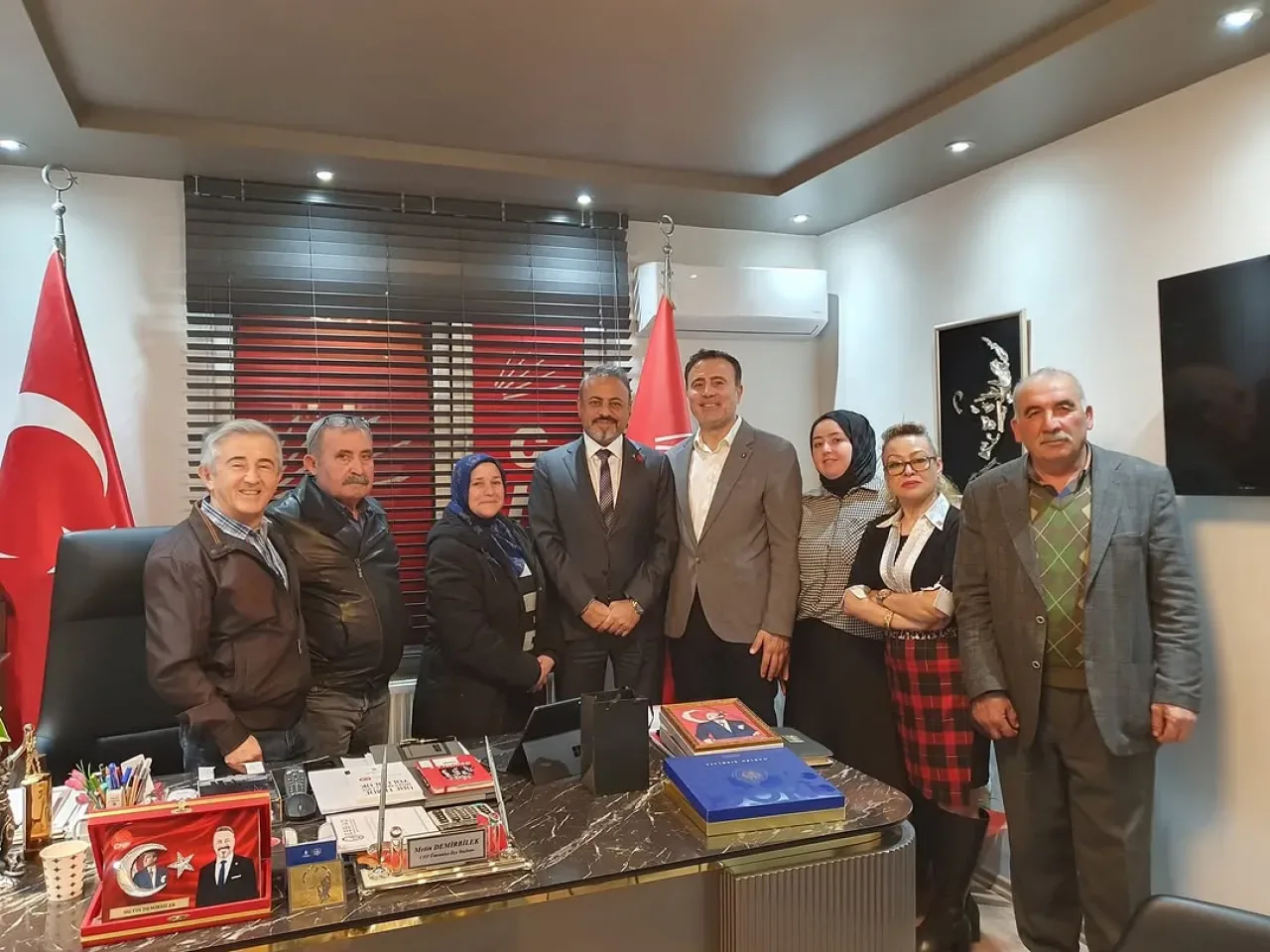 CHP Ümraniye İlçe Teşkilatı, Esenkent Mahalle Örgütü Yöneticisini Ziyaret Etti CHP Ümraniye İlçe Teşkilatı, Esenkent Mahalle Örgütü Yöneticisini Ziyaret Etti