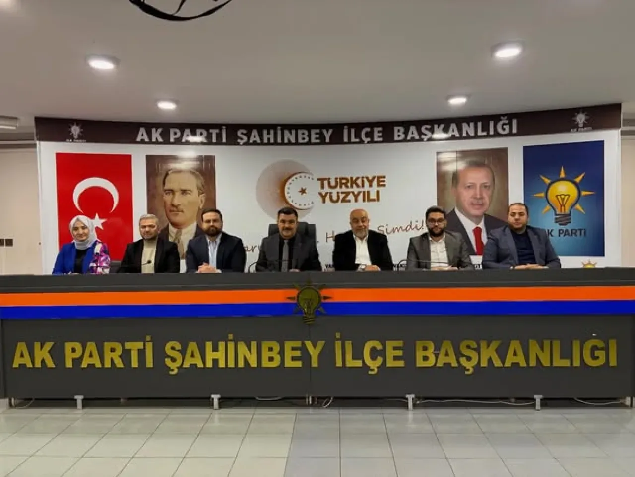 AK Parti Şahinbey'de Haftalık İlçe Yönetim Kurulu Toplantısı Gerçekleştirildi AK Parti Şahinbey'de Haftalık İlçe Yönetim Kurulu Toplantısı Gerçekleştirildi