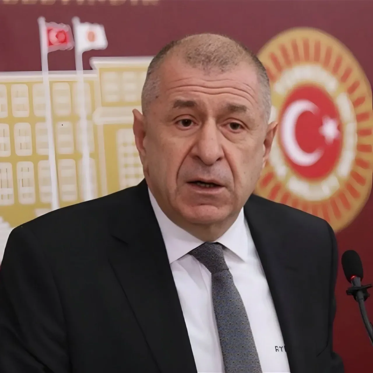 Ümit Özdağ'dan "Öcalan'a Kurucu Önder Denmesi" Tepkisi: Ne Değişti? Ümit Özdağ'dan "Öcalan'a Kurucu Önder Denmesi" Tepkisi: Ne Değişti?