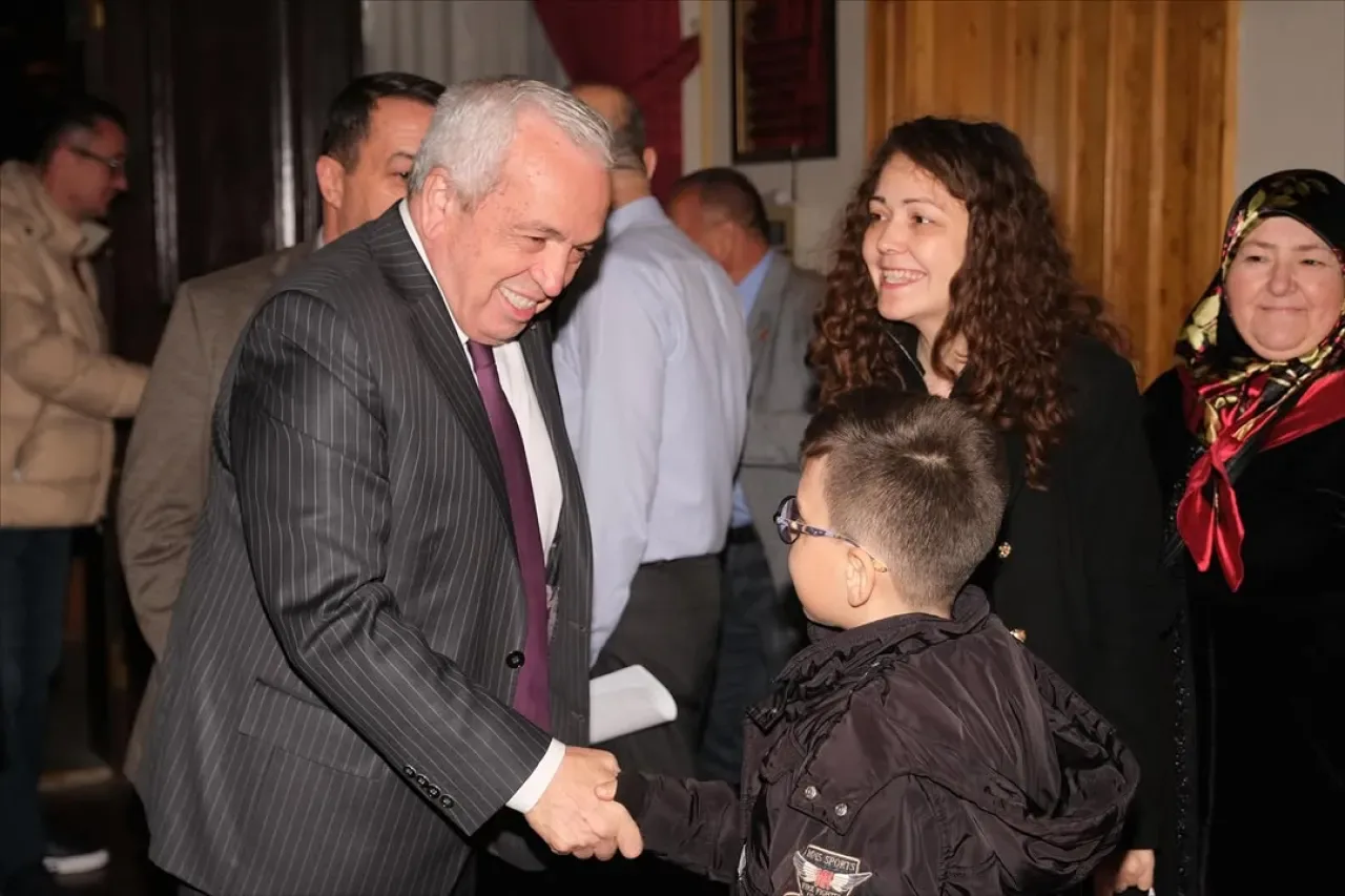 Bursa Nilüfer Belediye Başkanı Özdemir, Öğretmenler Günü'nde DAĞDER Etkinliğine Katıldı Bursa Nilüfer Belediye Başkanı Özdemir, Öğretmenler Günü'nde DAĞDER Etkinliğine Katıldı