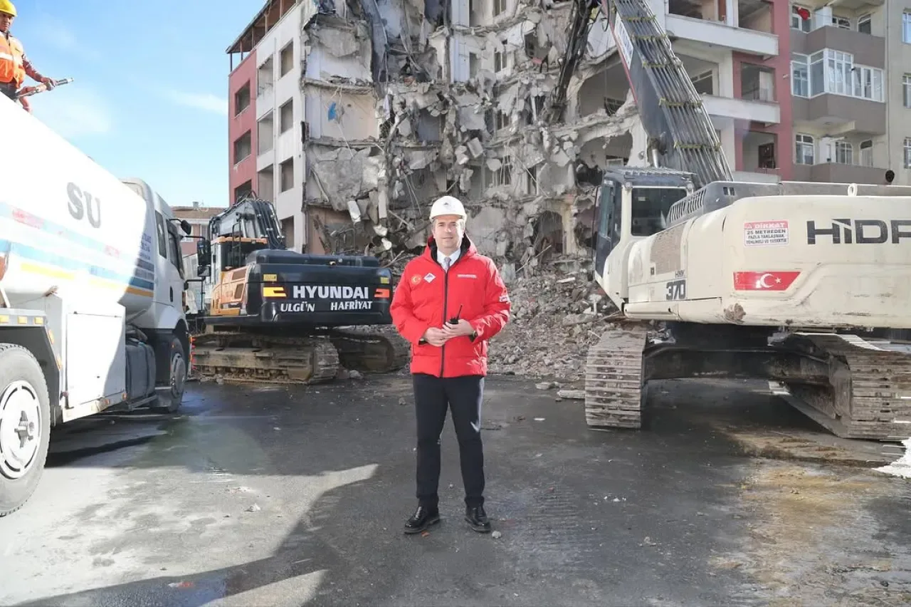Çatalca'da Riskli Bina Yıkımı ile Kentsel Dönüşüm Hız Kesmiyor Çatalca'da Riskli Bina Yıkımı ile Kentsel Dönüşüm Hız Kesmiyor