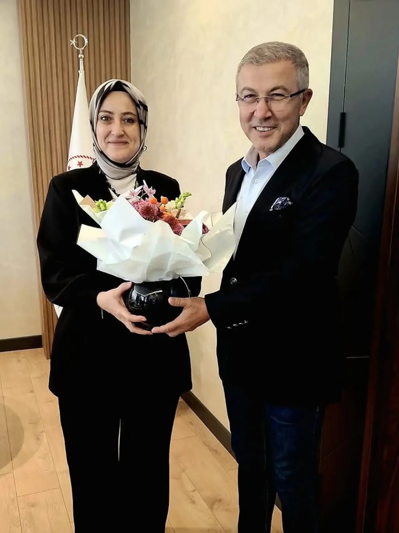 Eyüpsultan'da Öğretmenler Günü Ziyareti: Başkan Köken'den Müdür Yıldız'a Anlamlı Ziyaret Eyüpsultan'da Öğretmenler Günü Ziyareti: Başkan Köken'den Müdür Yıldız'a Anlamlı Ziyaret