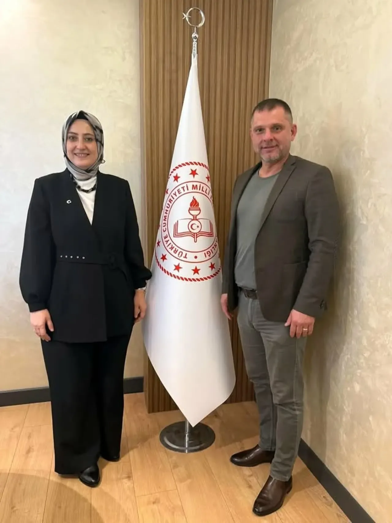 Alibeyköy Esnaf ve Sanatkarlar Odası Başkanı'ndan Öğretmenler Günü Ziyareti Alibeyköy Esnaf ve Sanatkarlar Odası Başkanı'ndan Öğretmenler Günü Ziyareti