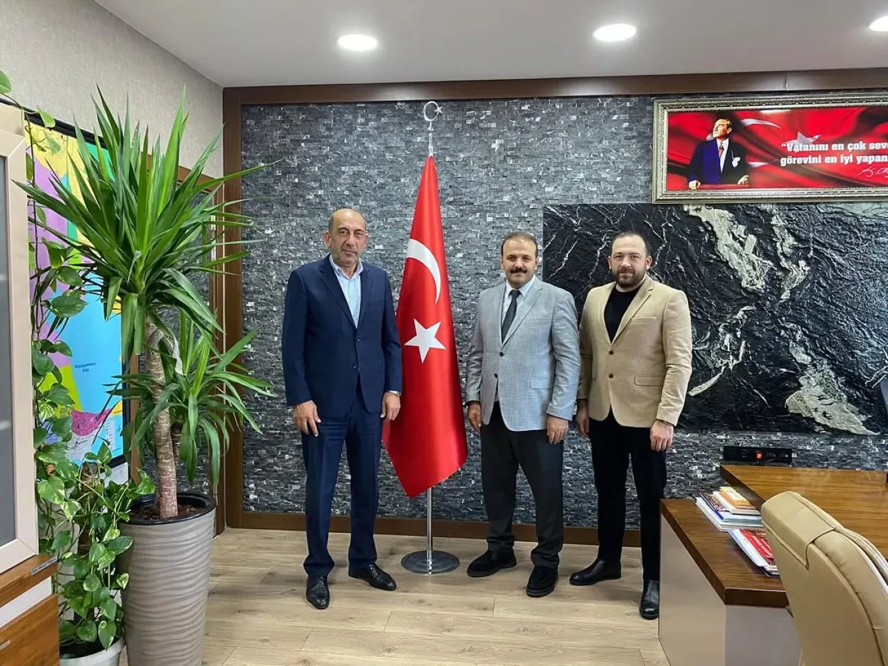 MHP Avcılar İlçe Başkanı, Öğretmenler Günü'nde Milli Eğitim Müdürü'nü Ziyaret Etti MHP Avcılar İlçe Başkanı, Öğretmenler Günü'nde Milli Eğitim Müdürü'nü Ziyaret Etti