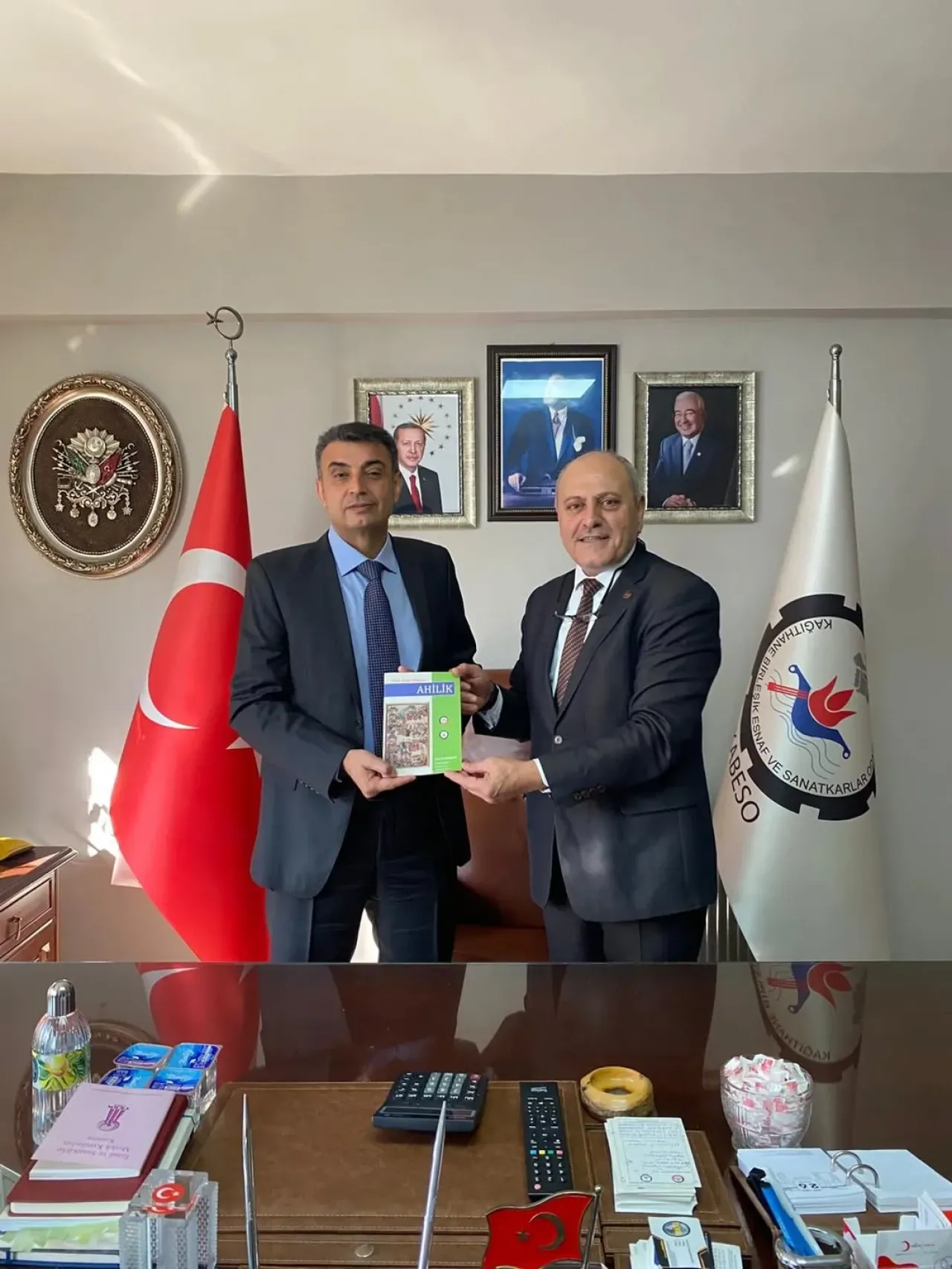 Kağıthane Kaymakamı Yüksel Kara, Esnaf Odası Başkanını Ziyaret Etti Kağıthane Kaymakamı Yüksel Kara, Esnaf Odası Başkanını Ziyaret Etti