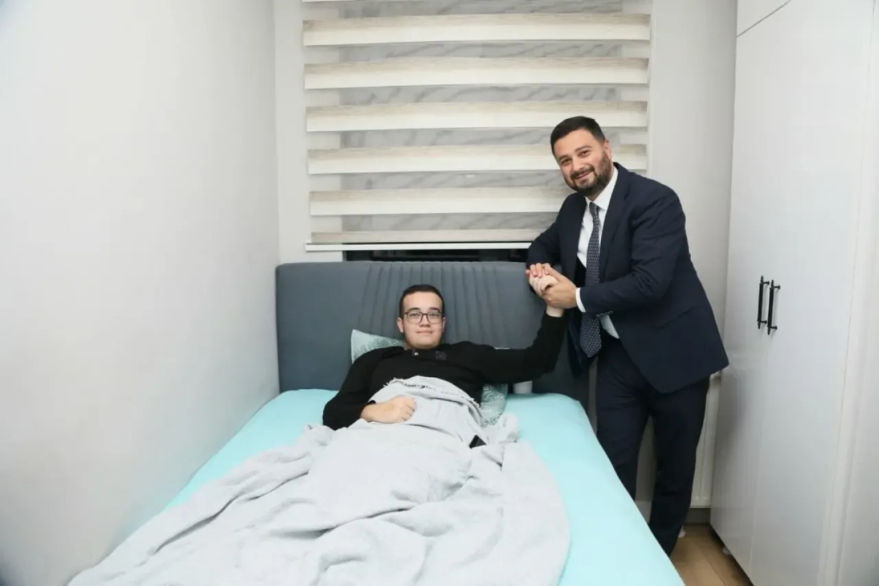 Taha Ergün'e Geçmiş Olsun Ziyareti: Kâğıthane Belediye Başkanı'ndan Anlamlı Destek Taha Ergün'e Geçmiş Olsun Ziyareti: Kâğıthane Belediye Başkanı'ndan Anlamlı Destek