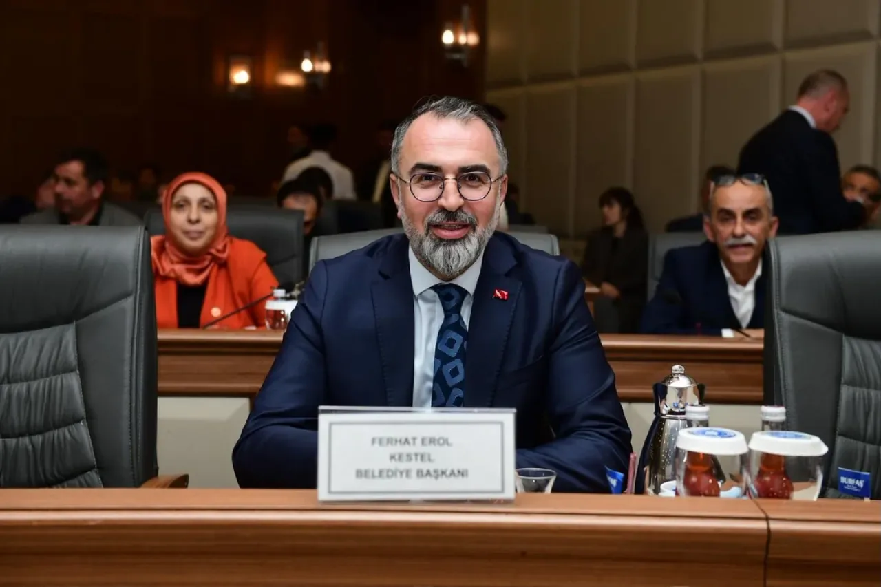 Kestel Belediye Başkanı Ferhat Erol, Bursa Büyükşehir Belediye Meclis Toplantısı'nı Gerçekleştirdi Kestel Belediye Başkanı Ferhat Erol, Bursa Büyükşehir Belediye Meclis Toplantısı'nı Gerçekleştirdi