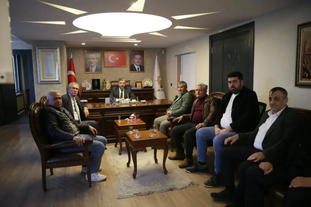 AK Parti Sincan İlçe Başkanı Mustafa Özcan, Hemşehri Dernek Başkanlarıyla Görüştü AK Parti Sincan İlçe Başkanı Mustafa Özcan, Hemşehri Dernek Başkanlarıyla Görüştü