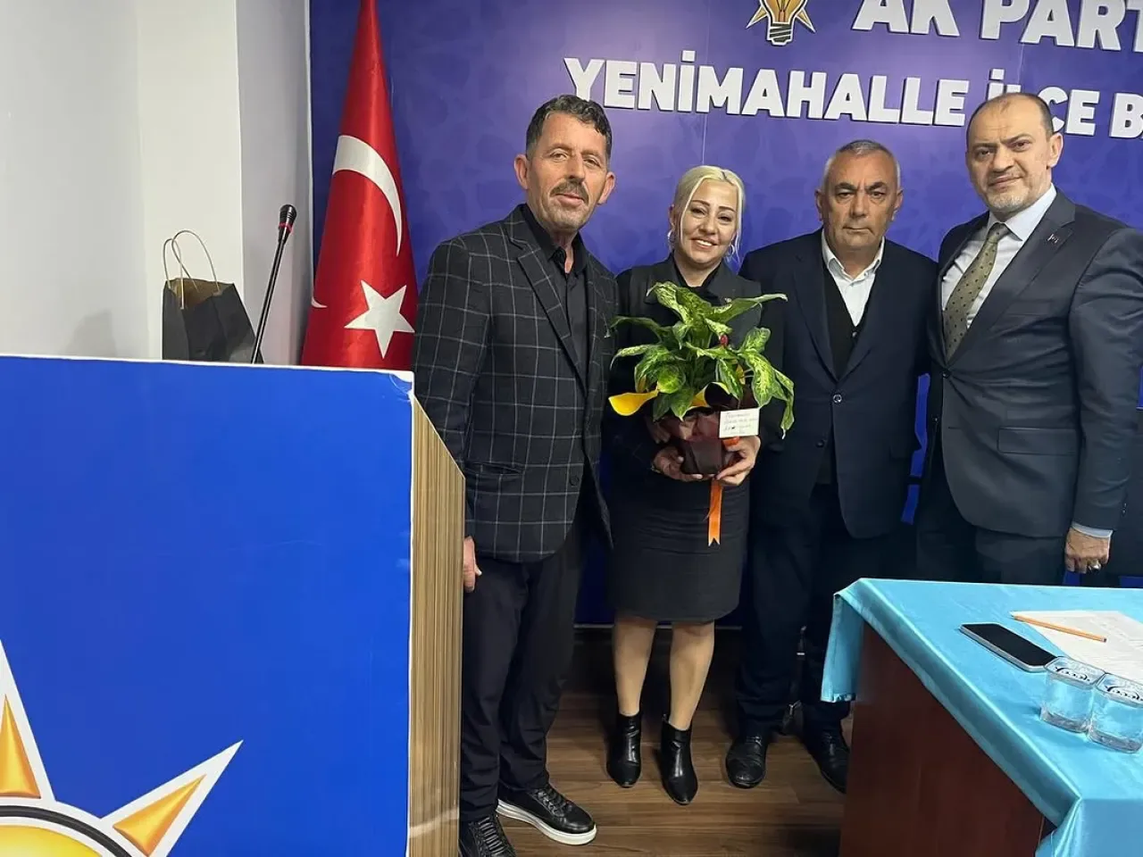 Yenimahalle AK Parti İlçe Başkanlığı Öğretmenler Günü'nü Kutladı Yenimahalle AK Parti İlçe Başkanlığı Öğretmenler Günü'nü Kutladı