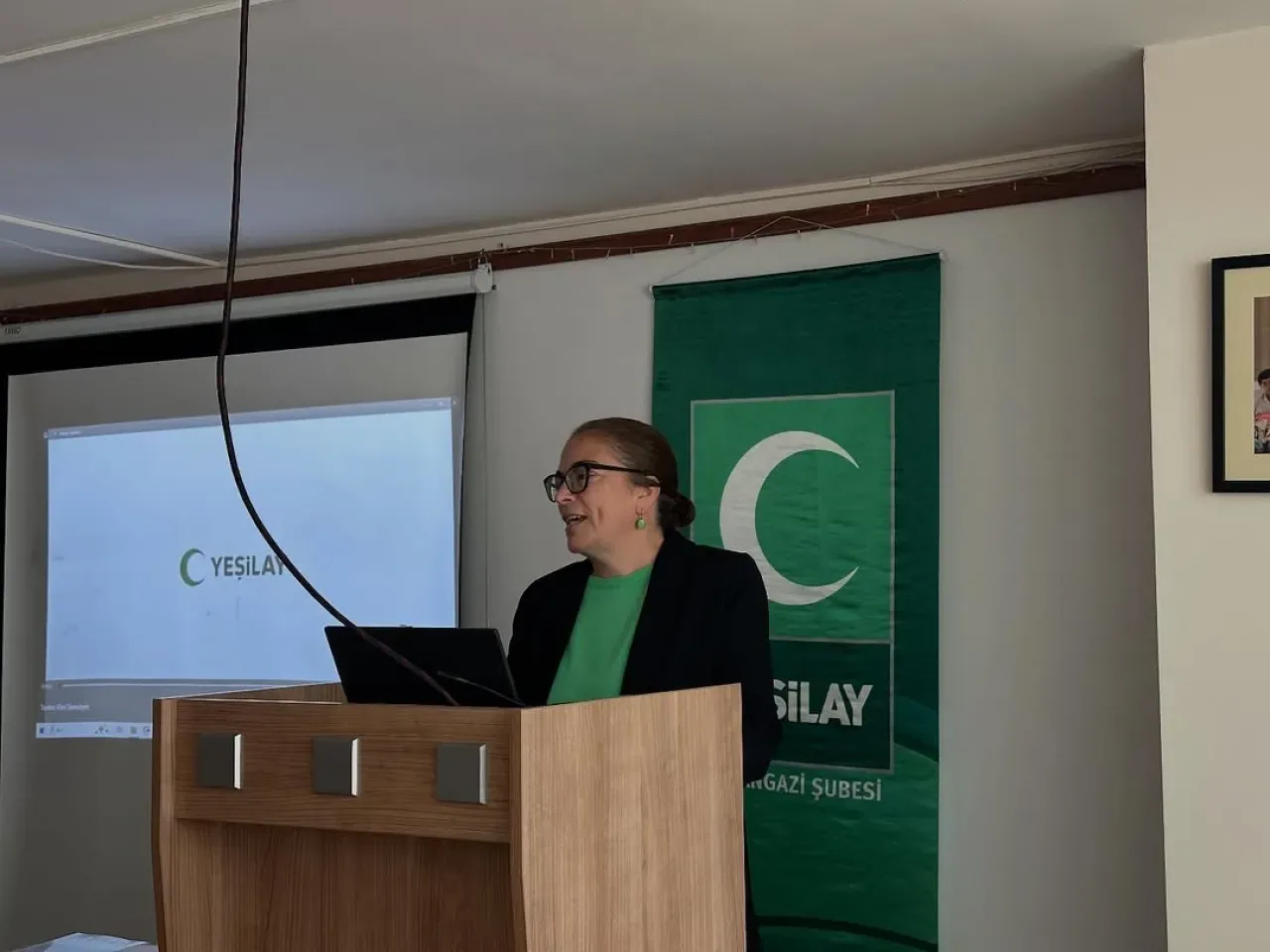 Yeşilay Sultangazi'de Kadın Gönüllülere Bağımlılıkla Mücadele Eğitimi Verdi Yeşilay Sultangazi'de Kadın Gönüllülere Bağımlılıkla Mücadele Eğitimi Verdi