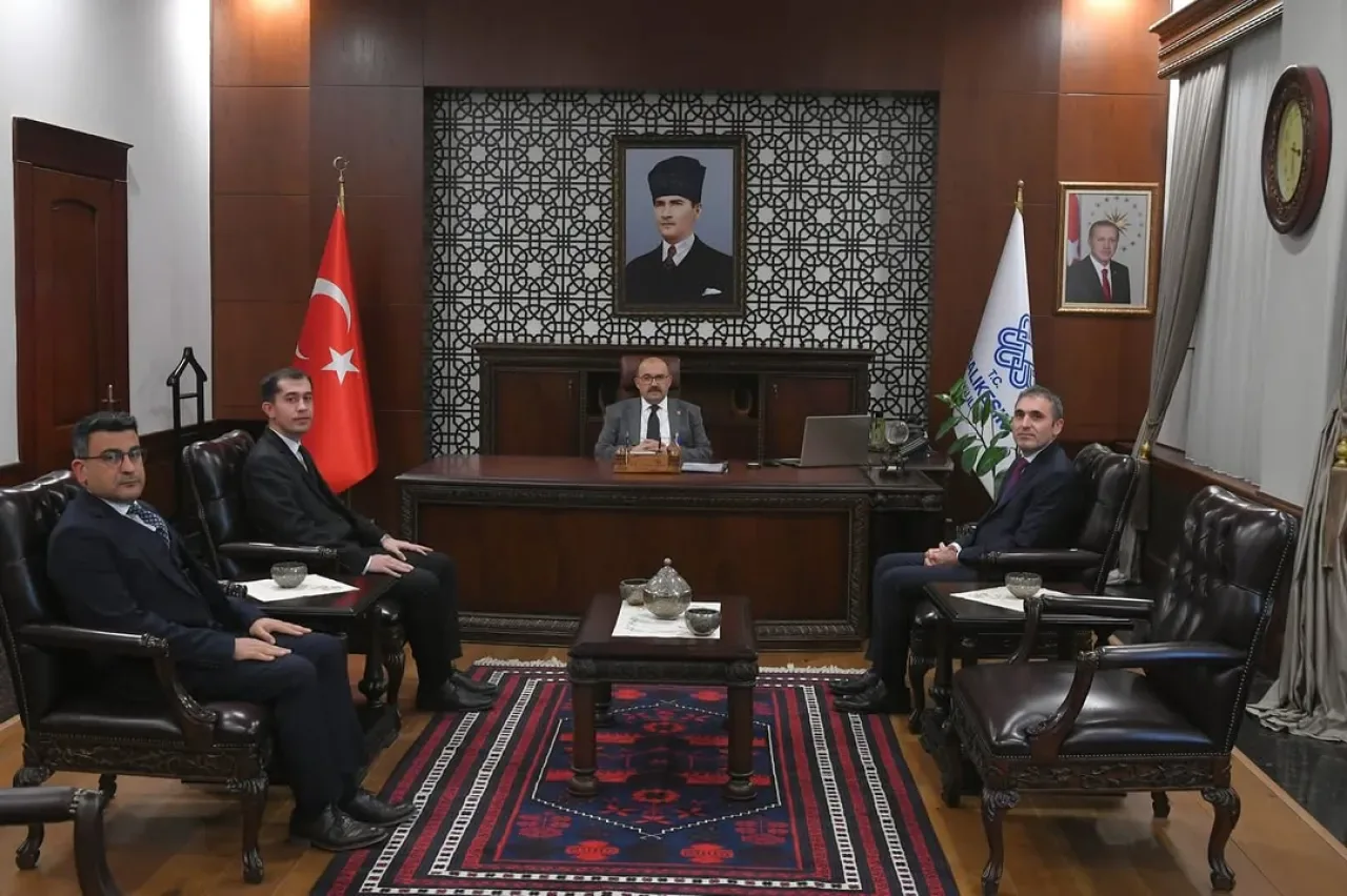 Göç İdaresi Üst Düzey Heyeti Balıkesir Valisi Ustaoğlu'nu Ziyaret Etti Göç İdaresi Üst Düzey Heyeti Balıkesir Valisi Ustaoğlu'nu Ziyaret Etti