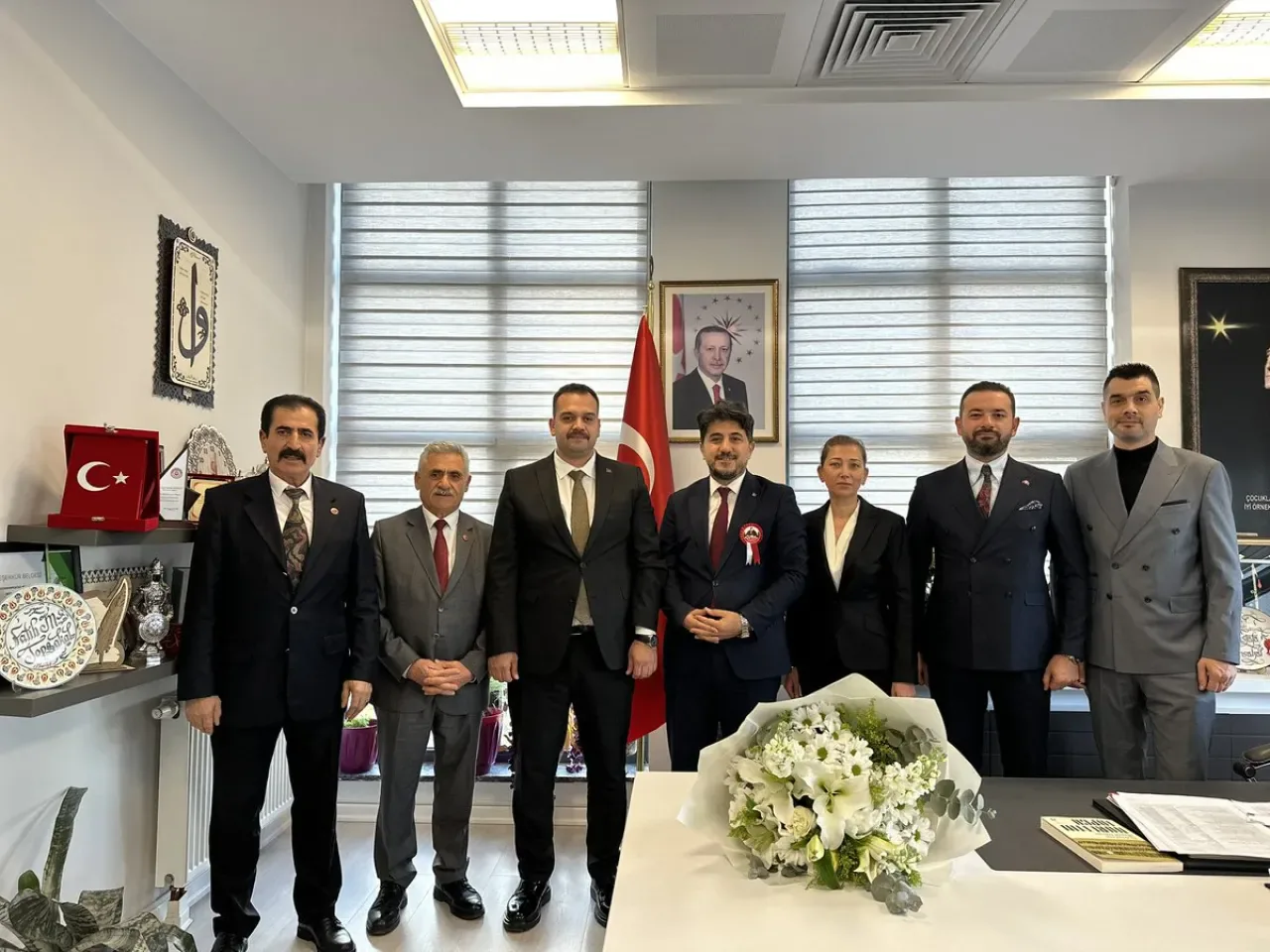 MHP Gaziosmanpaşa Teşkilatı'ndan 24 Kasım Öğretmenler Günü Ziyareti MHP Gaziosmanpaşa Teşkilatı'ndan 24 Kasım Öğretmenler Günü Ziyareti