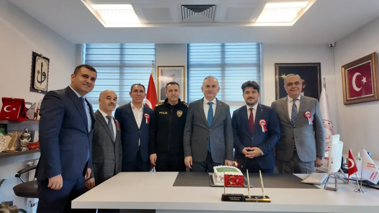 Gaziosmanpaşa Kaymakamı Yönden, Öğretmenler Günü'nde İlçe Milli Eğitim Müdürü Topsakal'ı Makamında Ziyaret Etti Gaziosmanpaşa Kaymakamı Yönden, Öğretmenler Günü'nde İlçe Milli Eğitim Müdürü Topsakal'ı Makamında Ziyaret Etti