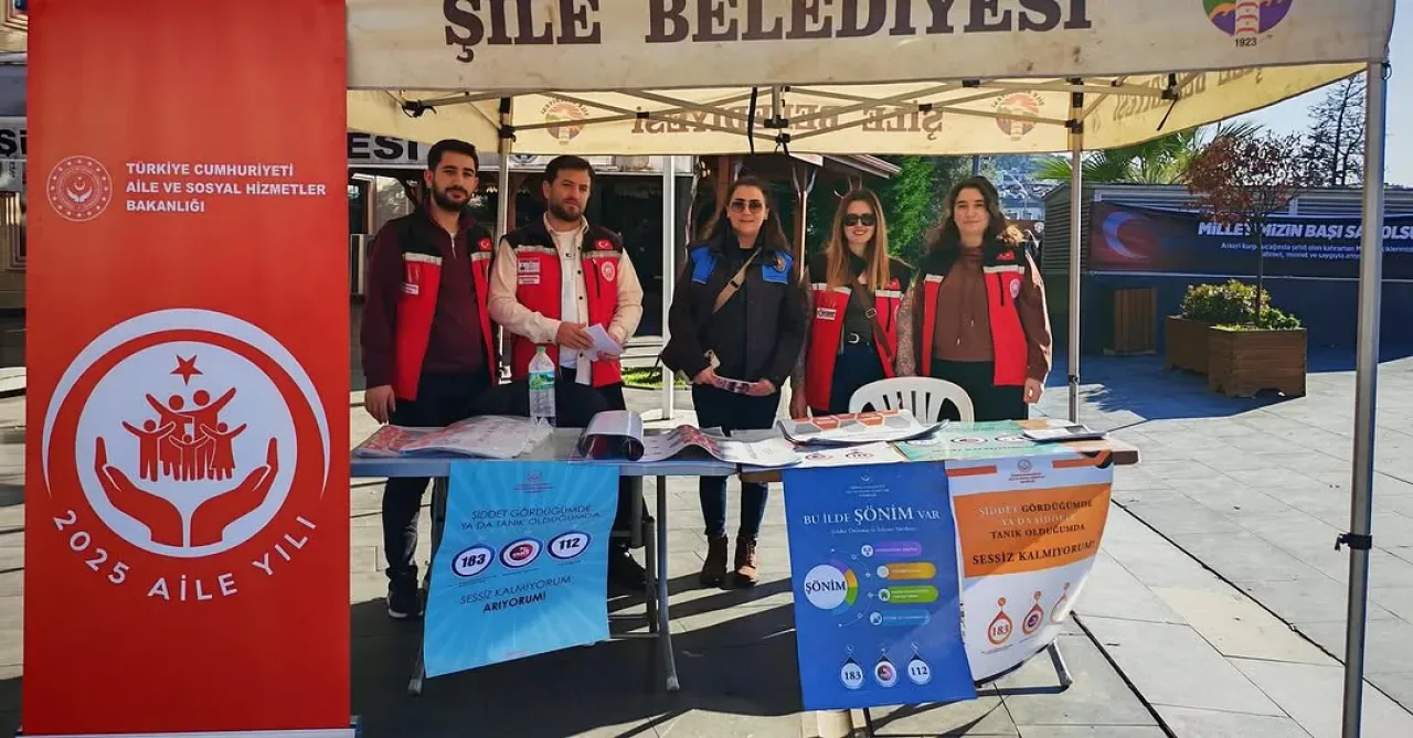 Şile'de 25 Kasım'da Kadına Yönelik Şiddete Karşı Farkındalık Çalışması Şile'de 25 Kasım'da Kadına Yönelik Şiddete Karşı Farkındalık Çalışması