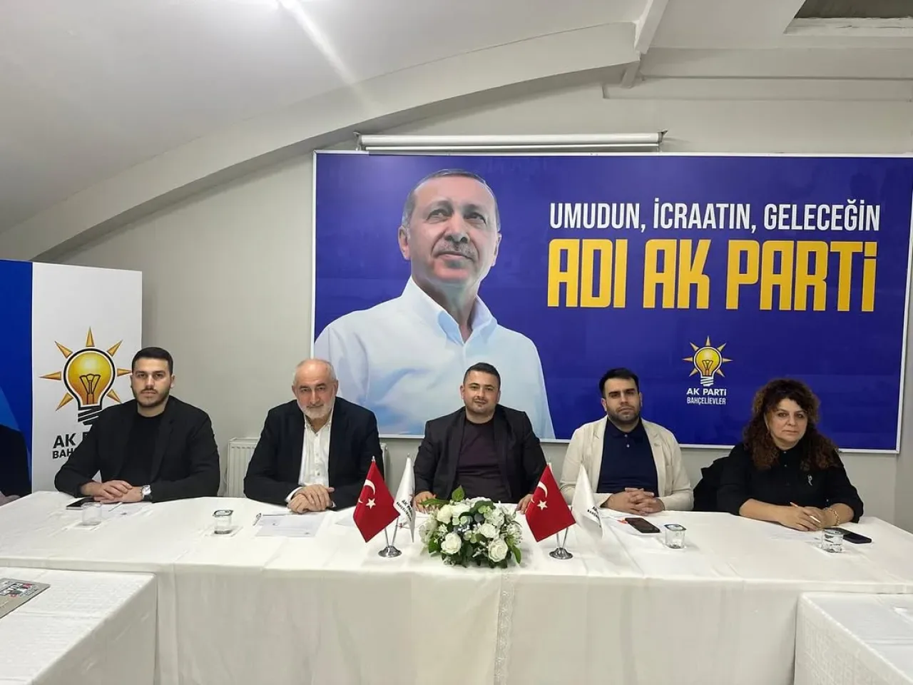 AK Parti Bahçelievler'de Haftalık Yönetim Kurulu Toplantısı Gerçekleştirildi AK Parti Bahçelievler'de Haftalık Yönetim Kurulu Toplantısı Gerçekleştirildi