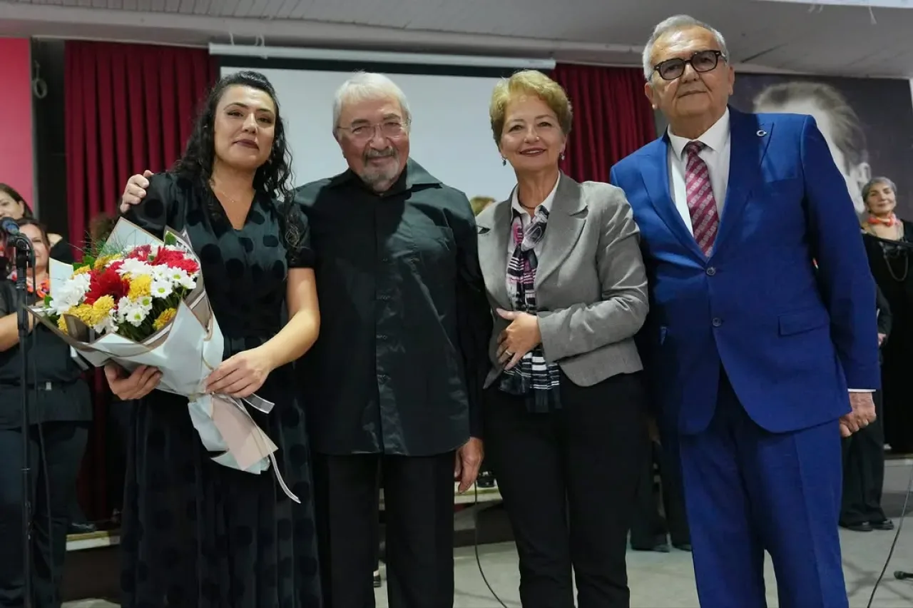 Burhaniye'de 25 Kasım'da Kadına Yönelik Şiddetle Mücadele İçin Farkındalık Konseri Burhaniye'de 25 Kasım'da Kadına Yönelik Şiddetle Mücadele İçin Farkındalık Konseri