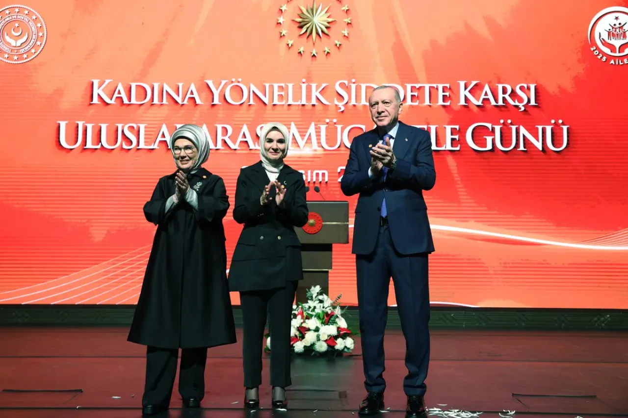 Başkan Erdoğan: Kadına Yönelik Şiddet İnsanlık Suçudur Başkan Erdoğan: Kadına Yönelik Şiddet İnsanlık Suçudur
