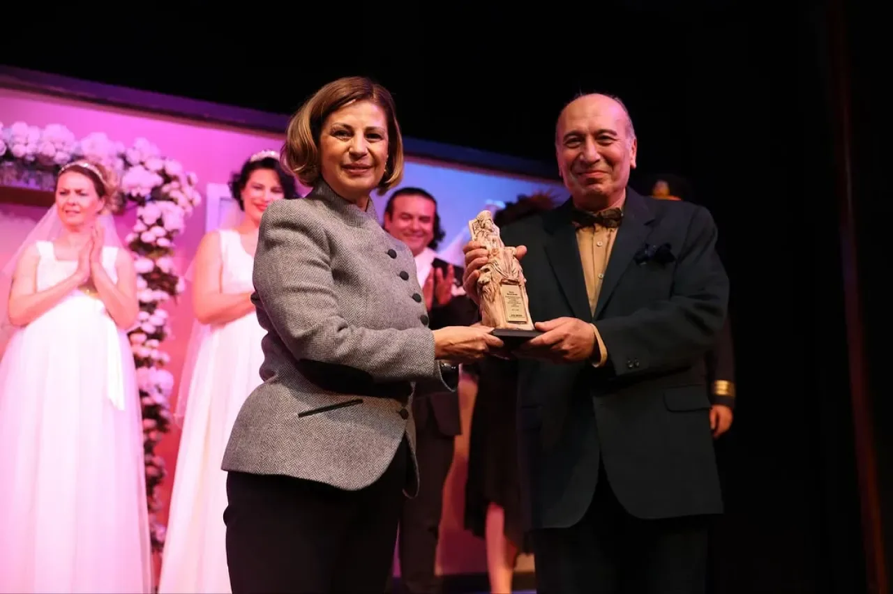 Eskişehir Şehir Tiyatroları, "Kendime Kıyamam" Oyunu ile Seyirciyle Buluşuyor Eskişehir Şehir Tiyatroları, "Kendime Kıyamam" Oyunu ile Seyirciyle Buluşuyor