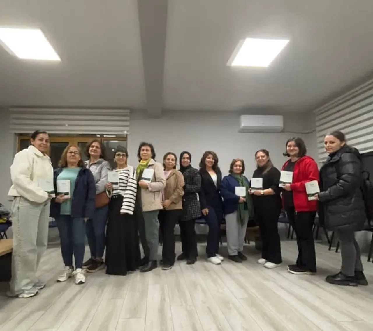 Edremit Belediyesi Bibliyoterapi Çalışmaları ile Vatandaşlara Kendini Keşfetme Fırsatı Sunuyor Edremit Belediyesi Bibliyoterapi Çalışmaları ile Vatandaşlara Kendini Keşfetme Fırsatı Sunuyor