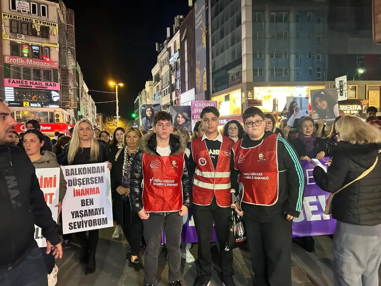 CHP Halk-Lis Bakırköy'den 25 Kasım'da Kadına Yönelik Şiddetle Mücadele Etkinliği CHP Halk-Lis Bakırköy'den 25 Kasım'da Kadına Yönelik Şiddetle Mücadele Etkinliği