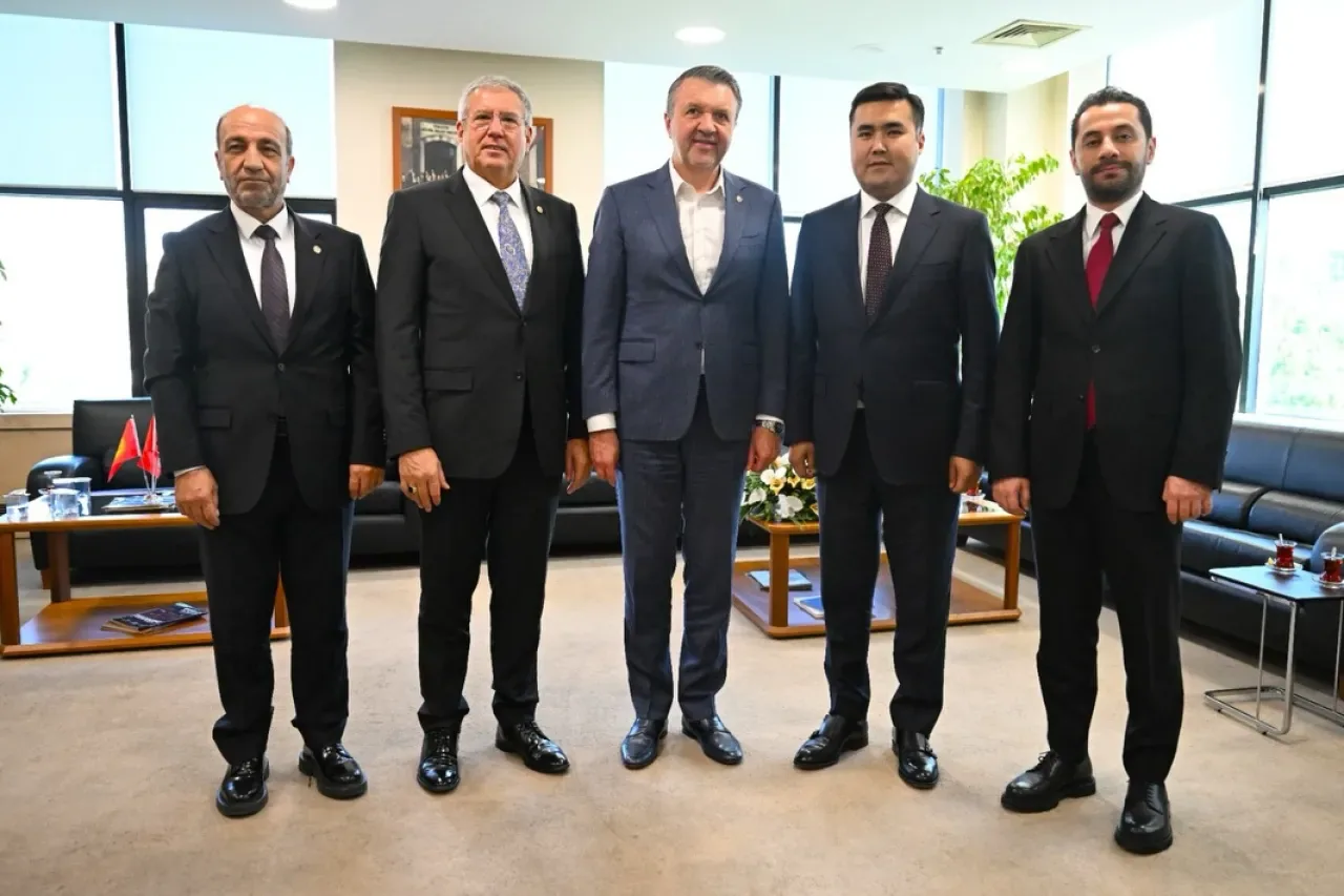 Kırgızistan Diplomatik Heyeti Bursa'da Ekonomik İş Birliğini Görüştü Kırgızistan Diplomatik Heyeti Bursa'da Ekonomik İş Birliğini Görüştü