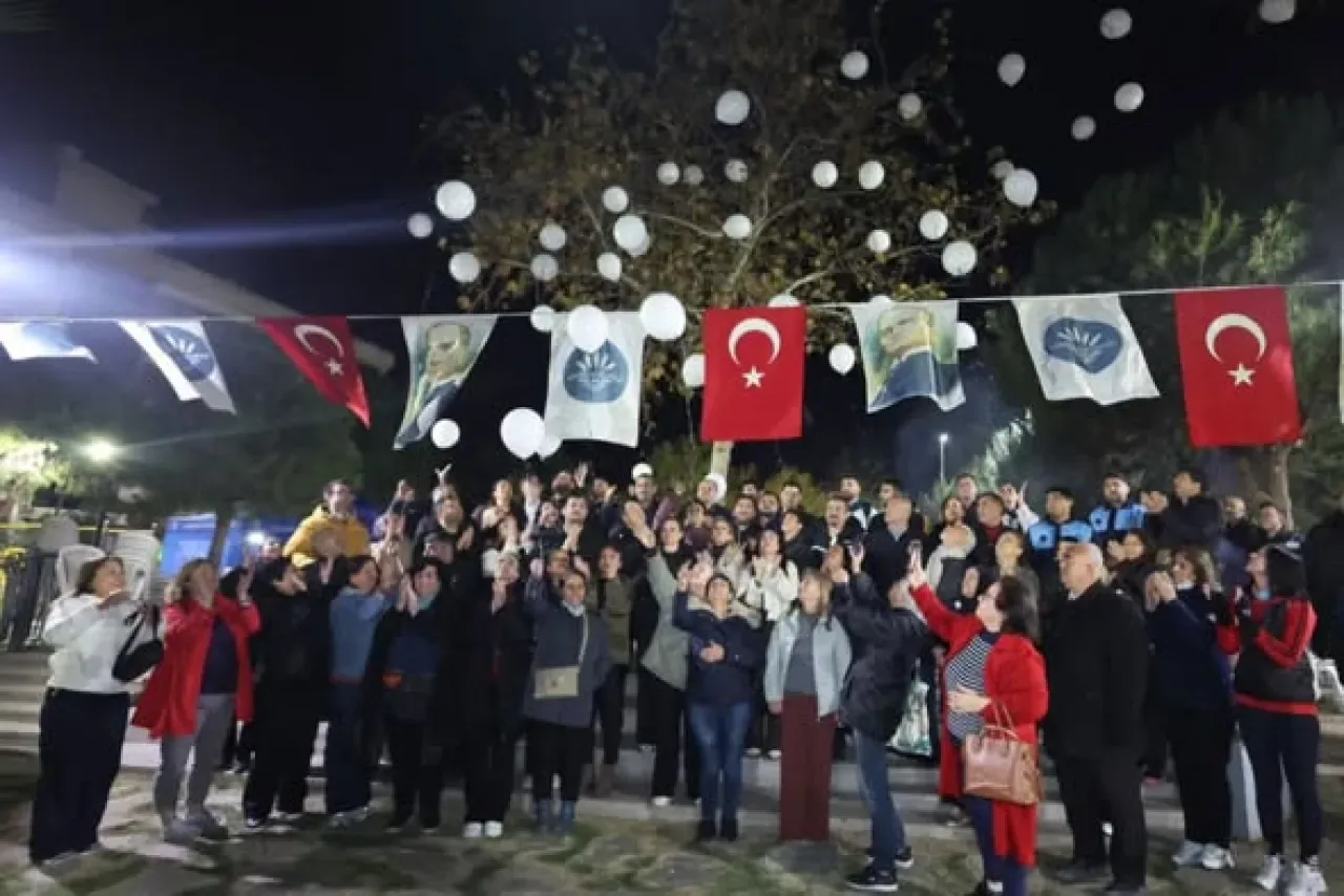 Karabağlar'da Kadına Yönelik Şiddetle Mücadele İçin 24 Saatlik Nöbet Karabağlar'da Kadına Yönelik Şiddetle Mücadele İçin 24 Saatlik Nöbet