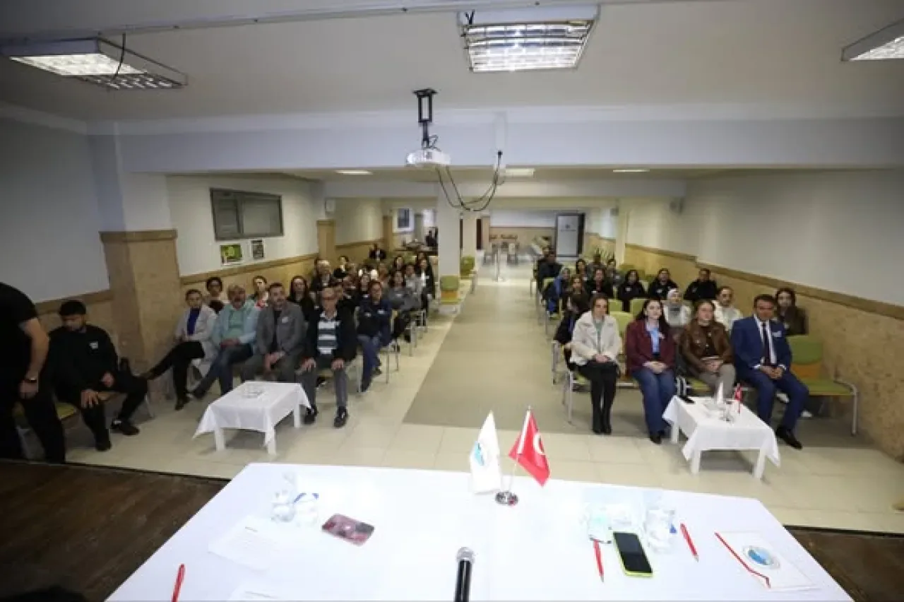 Menderes'te Kadına Yönelik Şiddetle Mücadele İçin Seminer Düzenlendi Menderes'te Kadına Yönelik Şiddetle Mücadele İçin Seminer Düzenlendi