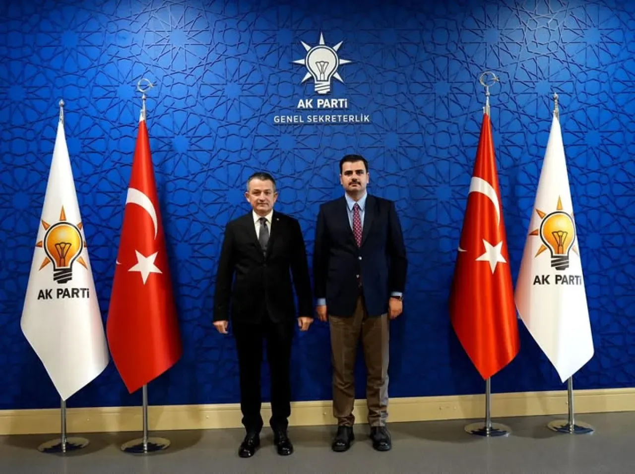 Eski Tarım Bakanı Bekir Pakdemirli, AK Parti İzmir'de Misafir Edildi Eski Tarım Bakanı Bekir Pakdemirli, AK Parti İzmir'de Misafir Edildi