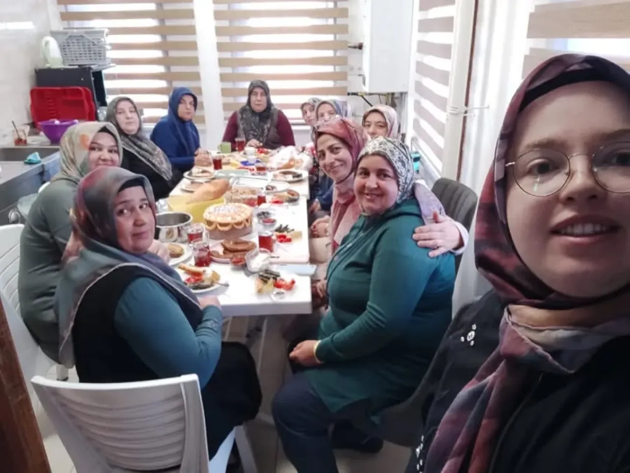 Pursaklar Belediyesi, Sirkeli Mahalle Konağı'nda Öğretmenler Günü Kutlaması Gerçekleştirdi Pursaklar Belediyesi, Sirkeli Mahalle Konağı'nda Öğretmenler Günü Kutlaması Gerçekleştirdi