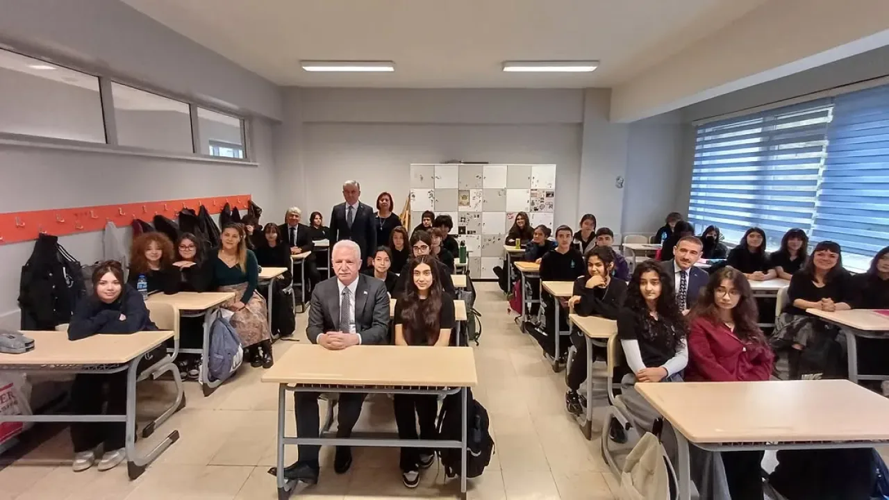Bakırköy'de Güzel Sanatlar Lisesi'nde Üst Düzey Ziyaret Bakırköy'de Güzel Sanatlar Lisesi'nde Üst Düzey Ziyaret