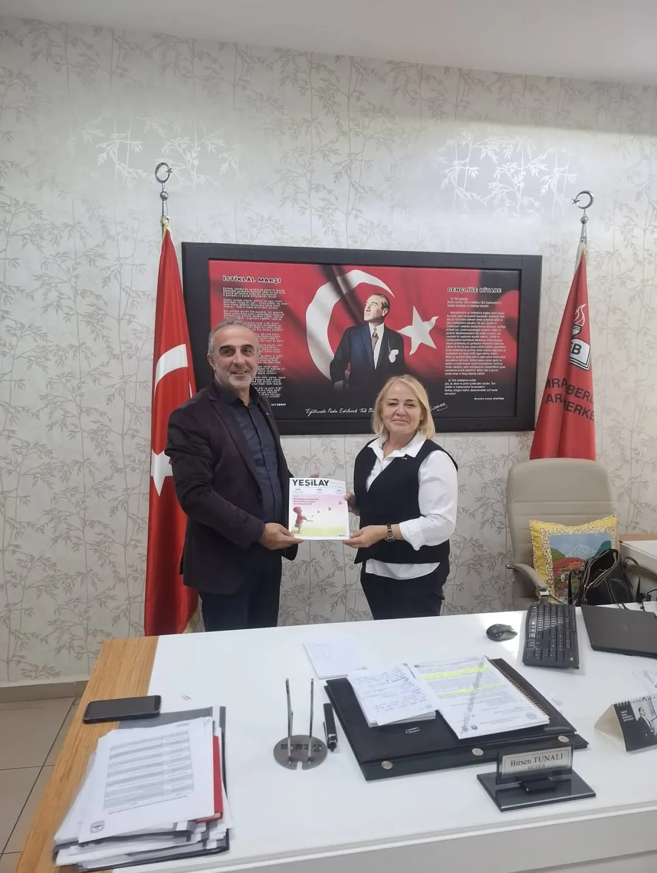 Yeşilay Ümraniye, 24 Kasım Öğretmenler Günü'nde Anlamlı Ziyaret Gerçekleştirdi Yeşilay Ümraniye, 24 Kasım Öğretmenler Günü'nde Anlamlı Ziyaret Gerçekleştirdi