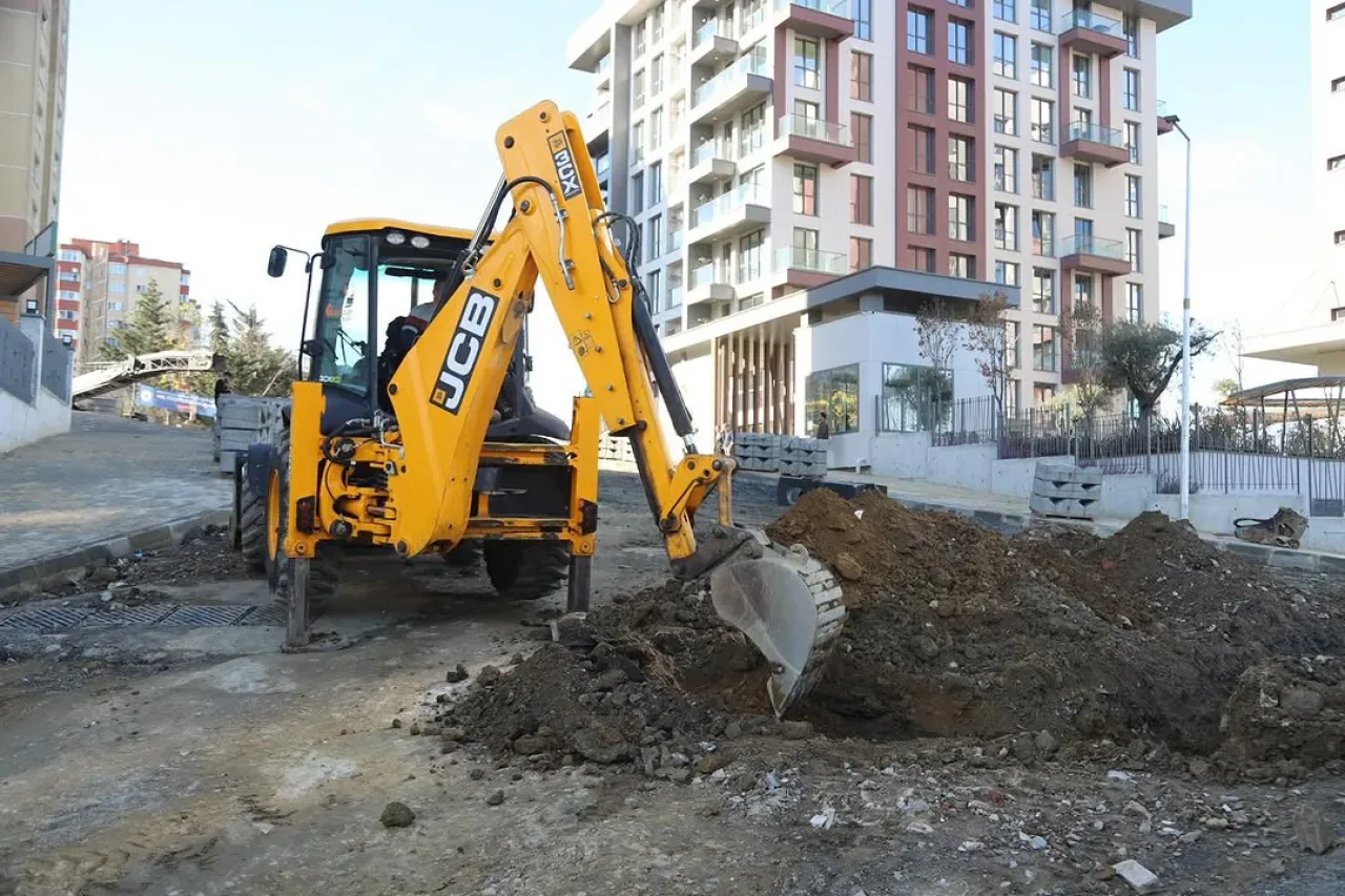 Kâğıthane'de Halay Sokak'ta Çevre Düzenleme ve Yol Çalışması Kâğıthane'de Halay Sokak'ta Çevre Düzenleme ve Yol Çalışması