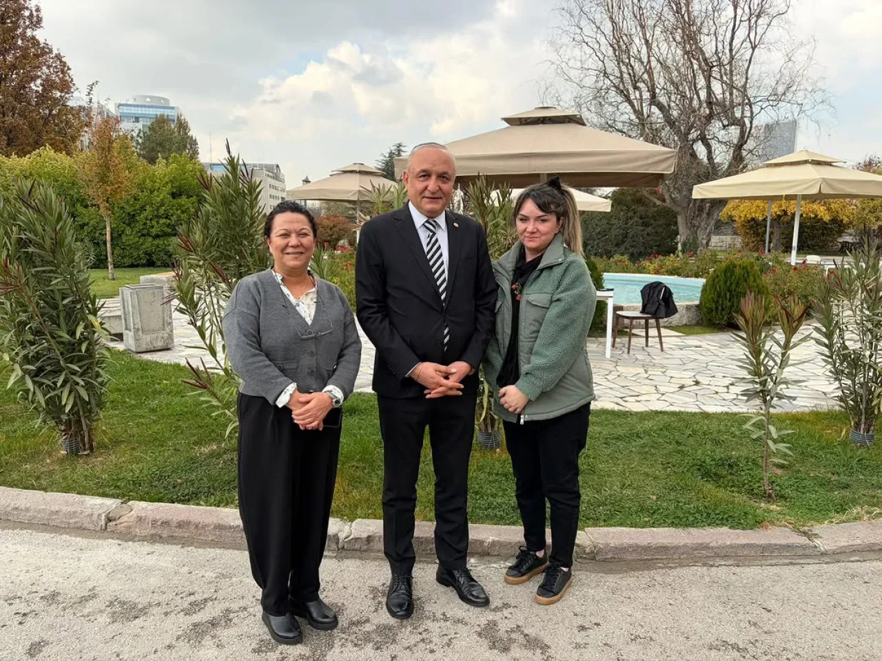 Milletvekili Meriç, TBMM'de COVID Mağdurlarını Dinledi: "Adaletin Ölçüsü Kişiye Göre Değişmez" Milletvekili Meriç, TBMM'de COVID Mağdurlarını Dinledi: "Adaletin Ölçüsü Kişiye Göre Değişmez"